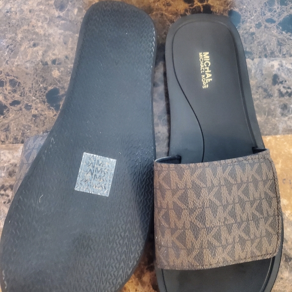 Michael Kors Slides - Picture 3 of 5